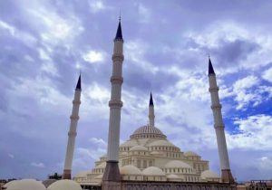 آرامش در خیابان‌های منتهی به مسجد مکی‌ زاهدان – زیرنویس | اخبار ایران و جهان