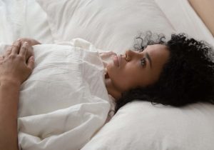 خواب ناکافی چه بلایی سر زنان می‌آورد؟