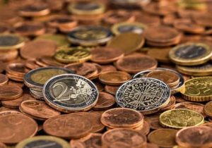 انتقاد از توزیع سکه در بازار برای مقابله با افزایش قیمت