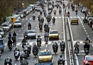 برخی موتورسواران ترافیک تهران را گره می‌زنند