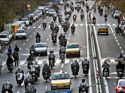 برخی موتورسواران ترافیک تهران را گره می‌زنند