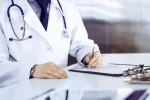 ویزیت پزشکان با مجوز دولت رکورد زد +جزئیات تعرفه‌های پزشکی