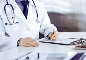 ویزیت پزشکان با مجوز دولت رکورد زد +جزئیات تعرفه‌های پزشکی