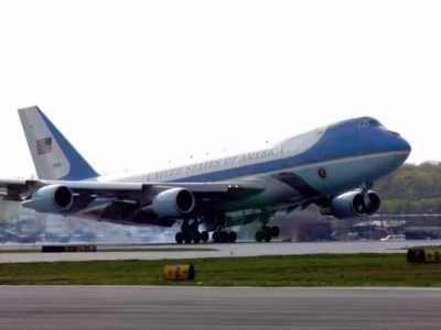 اسکورت هواپیمای شامل رئیس‌جمهور آمریکا از چه هواپیماهایی تشکیل شده است؟