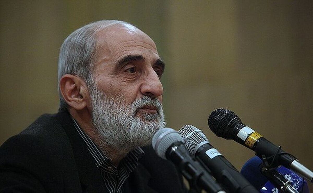 واکنش شریعتمداری به حضور رهبر انقلاب در مراسم عاشورا