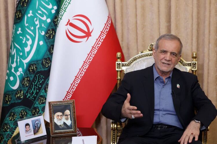 جنجال مصاحبه پزشکیان؛ مخالفان در پی تخریب سیاسی