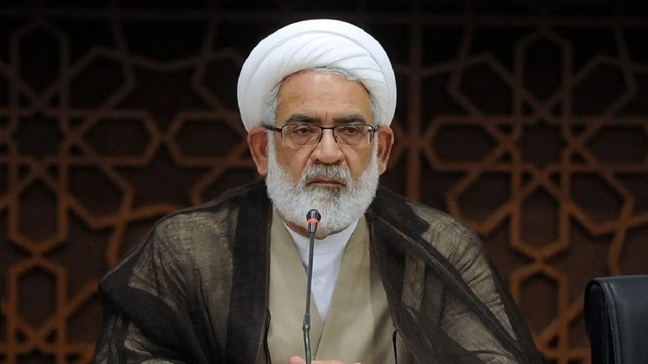 ایران اسلامی امروز در برابر جهان کفر ایستاده است