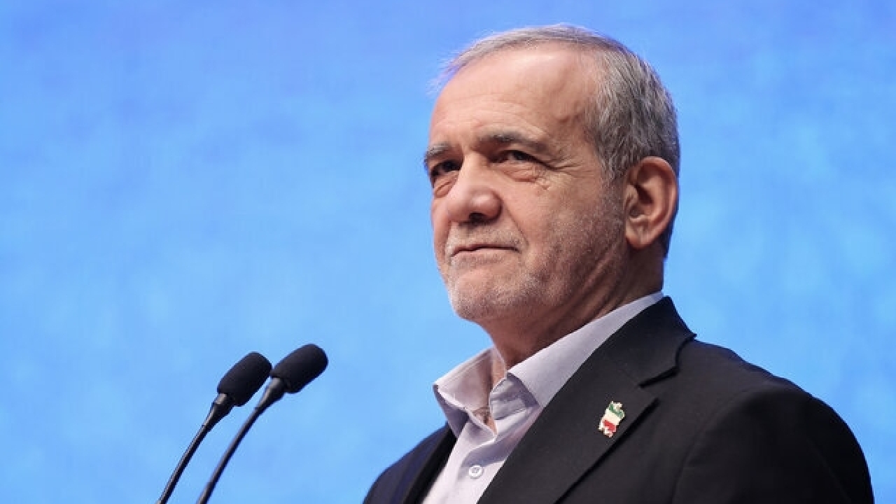 پزشکیان: نیرو‌های مسلح ایران درس بزرگی به متجاوزین دادند/ تشریح پیشنهاد‌های ۵ گانه ایران برای چشم‌انداز ۲۰۳۵ اکو