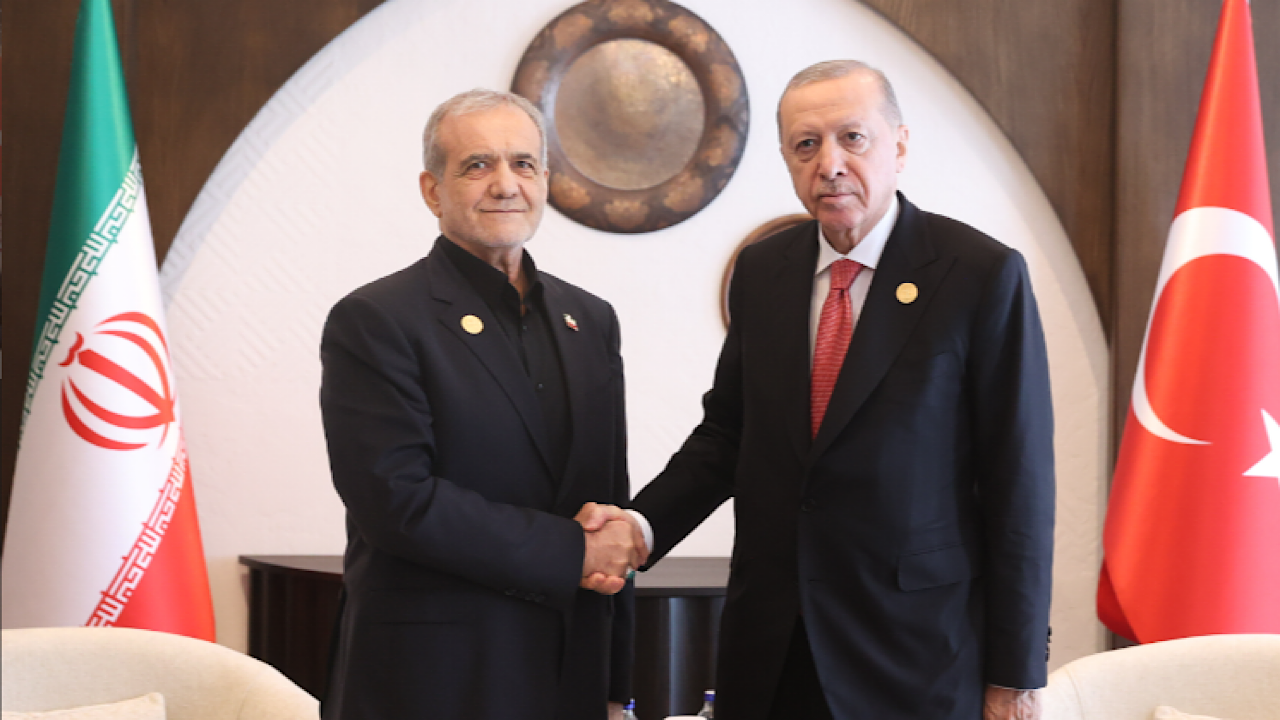 تنها راه توقف جنایات صهیونیست‌ها انسجام امت اسلامی است