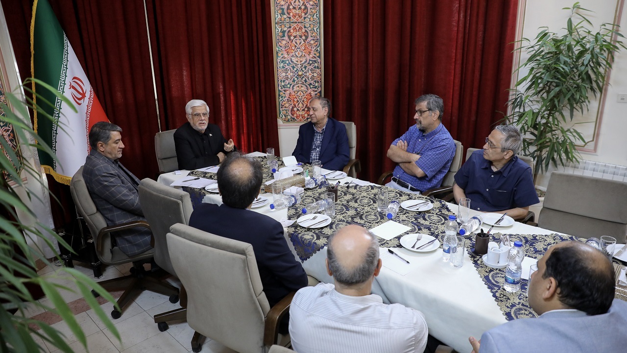 عارف: اختلافی میان میدان و دیپلماسی وجود ندارد