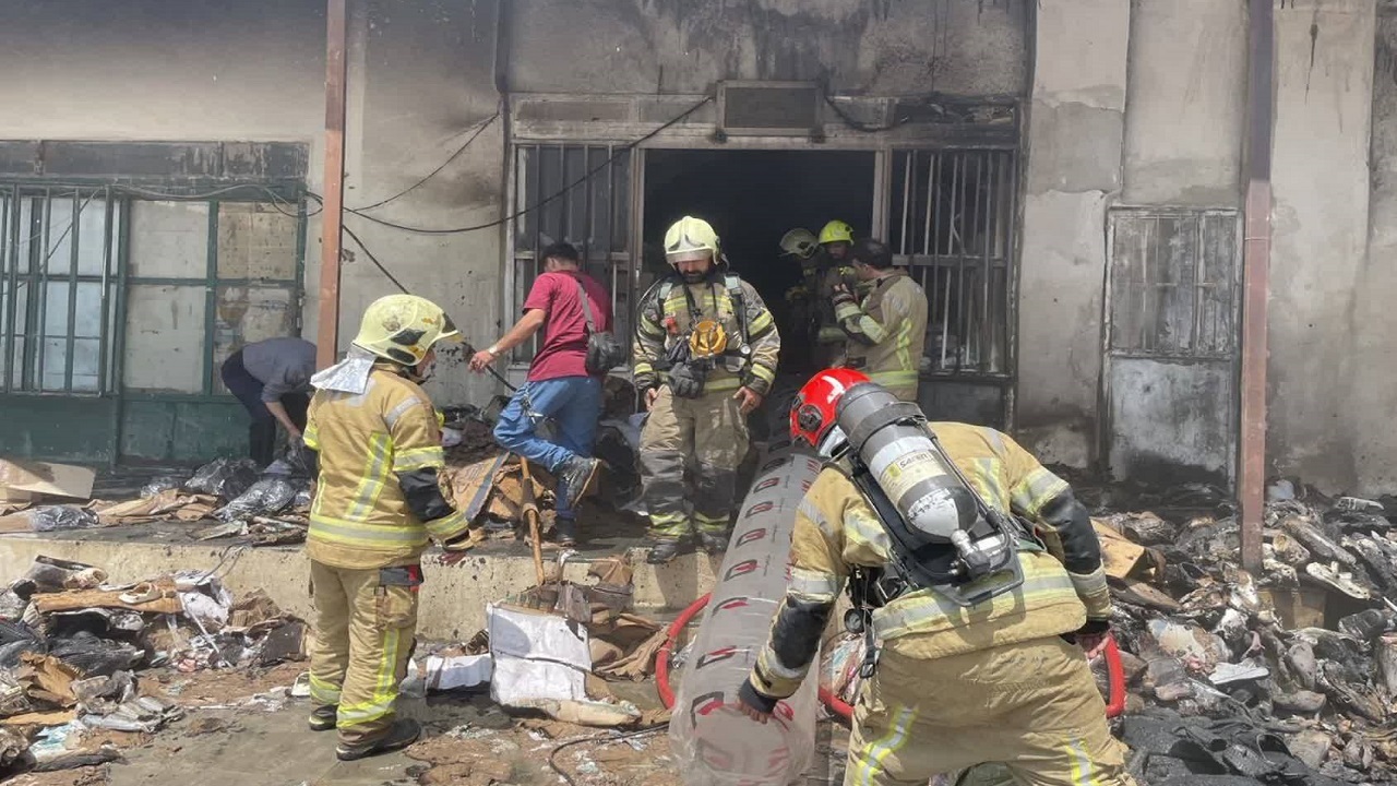 آتش‌سوزی در کارگاه تولید کفش در بازار تهران مهار شد