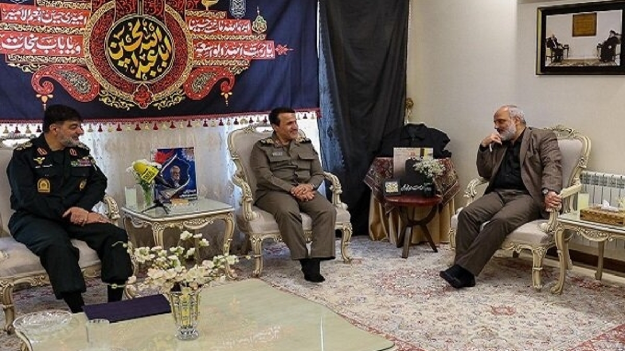 سردار رادان با خانواده شهید طهرانچی دیدار کرد