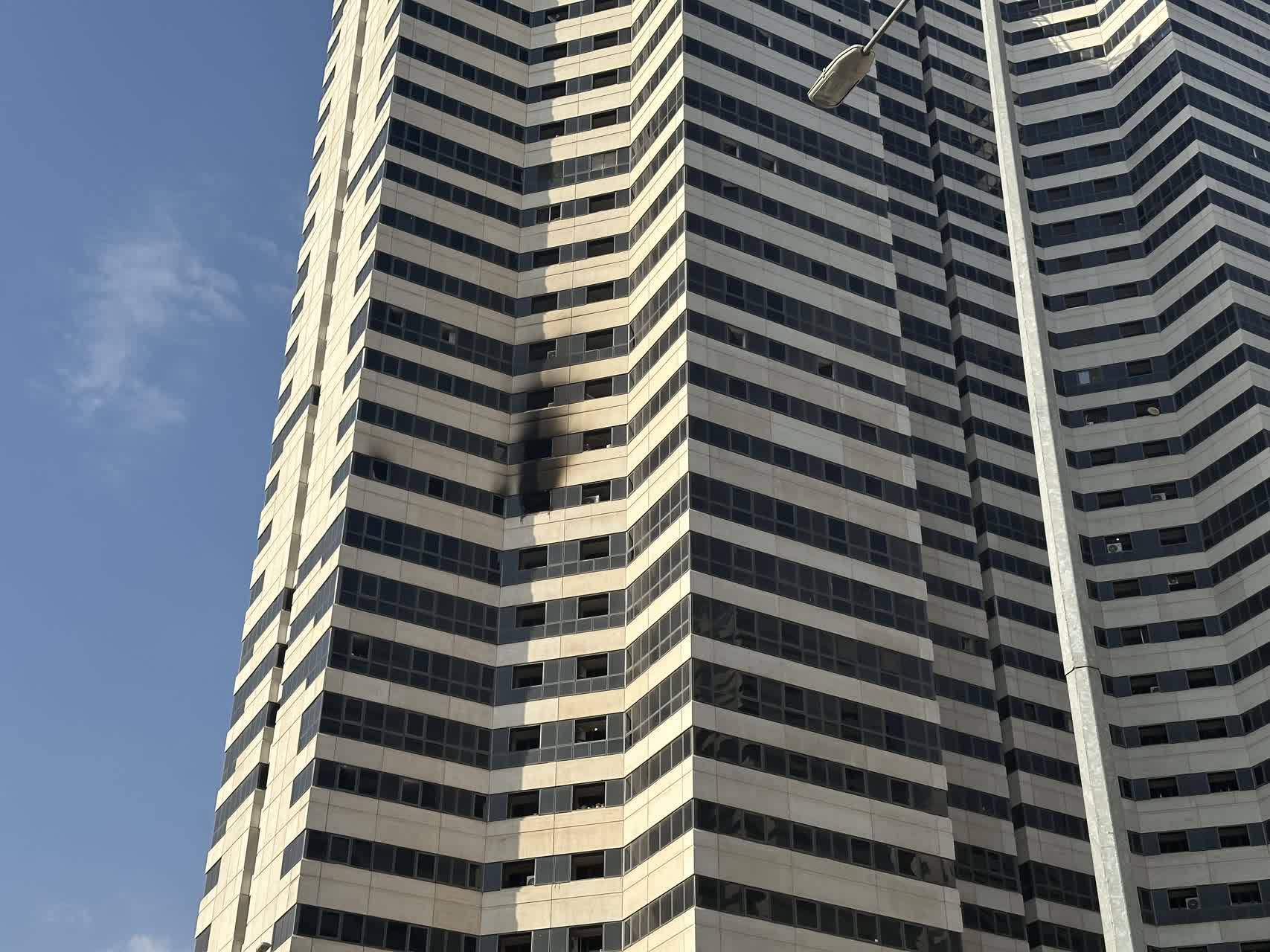 نجات جان ۴۰ نفر از میان شعله و دود برج شهرک خرازی