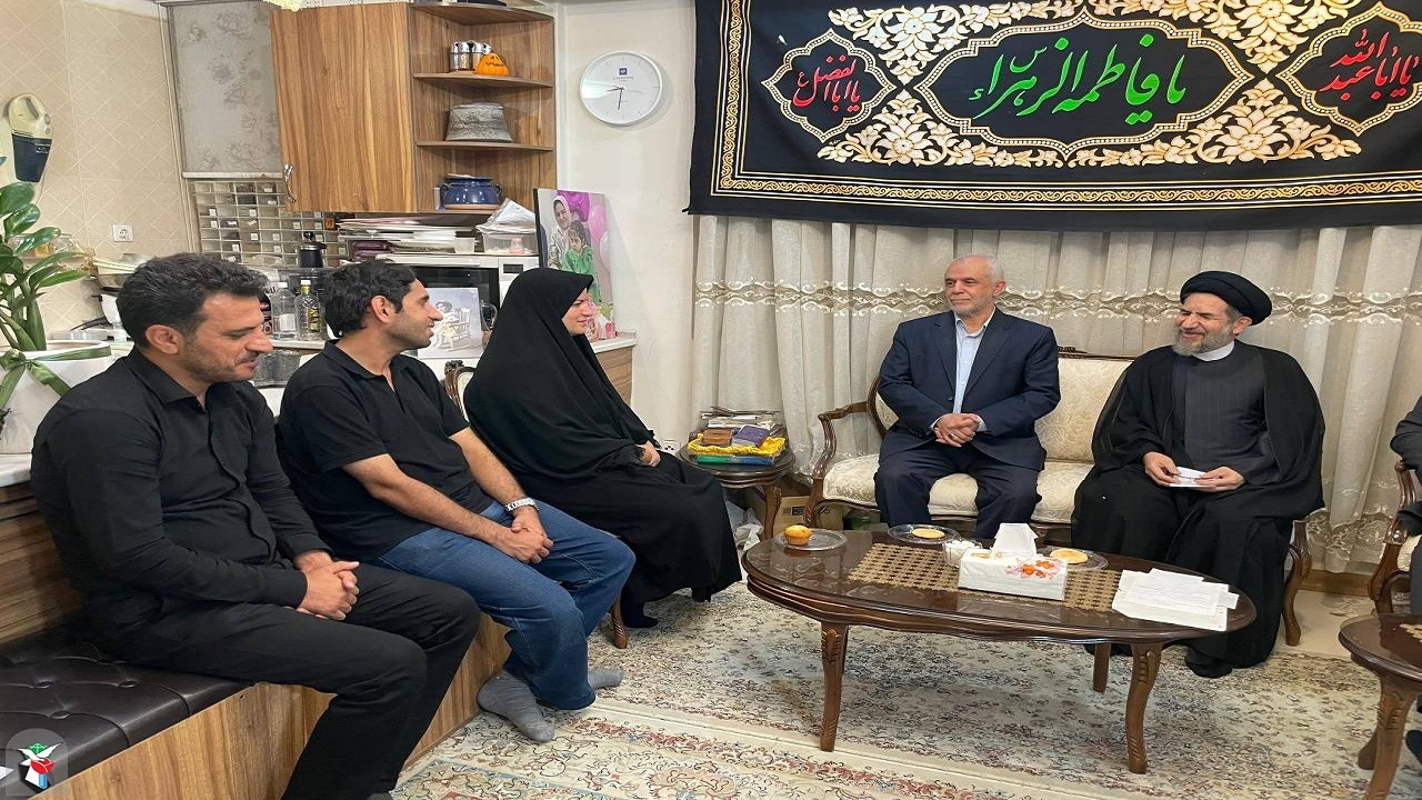 دیدار حجتالاسلام ابوترابیفرد با خانواده شهیدان عسگری