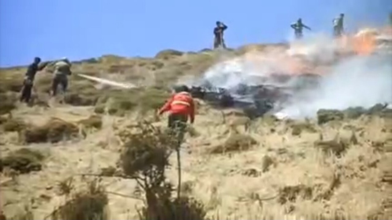 تصاویری از تلاش جمعی مردم و امدادگران در مهار آتش سوزی