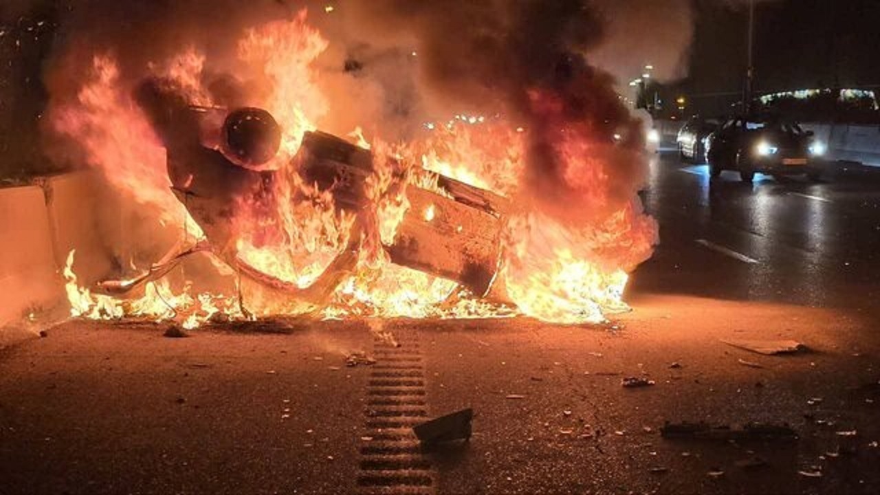 واژگونی و آتشسوزی مرگبار خودروی ۲۰۶ در بزرگراه تهران – قم