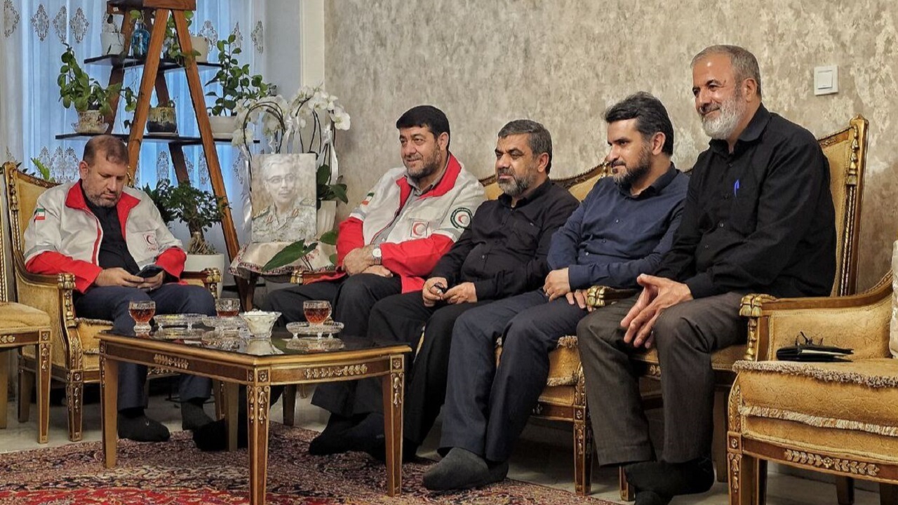 دیدار مسئولان هلال‌احمر با خانواده سپهبد باقری