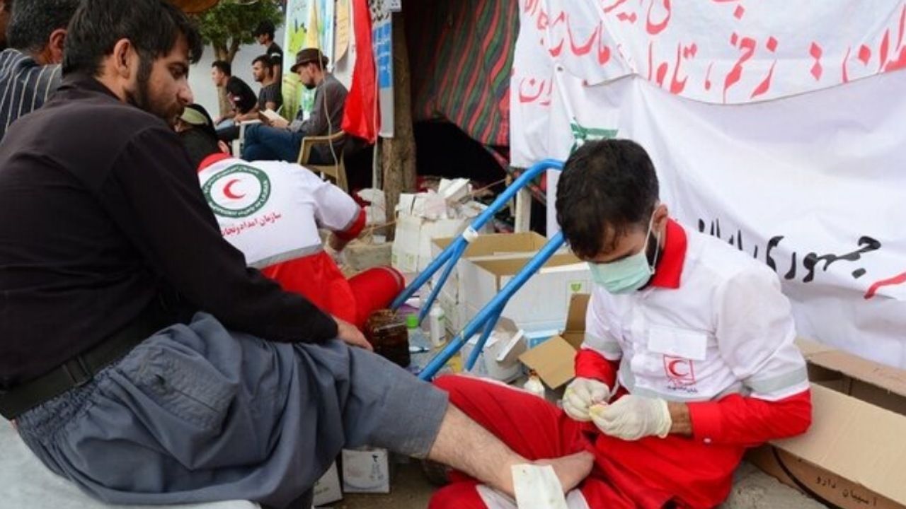 توصیههای هلالاحمر درباره گرمازدگی زائران اربعین