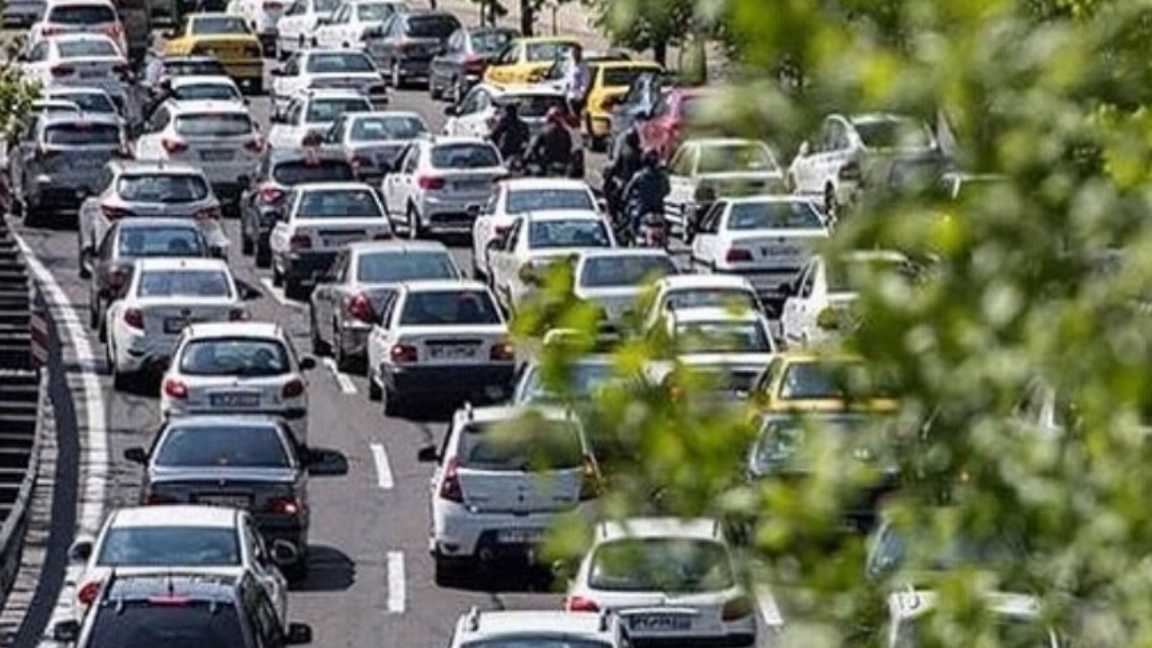 ترافیک در اکثر معابر و بزرگراه‌های پایتخت پرحجم و سنگین است
