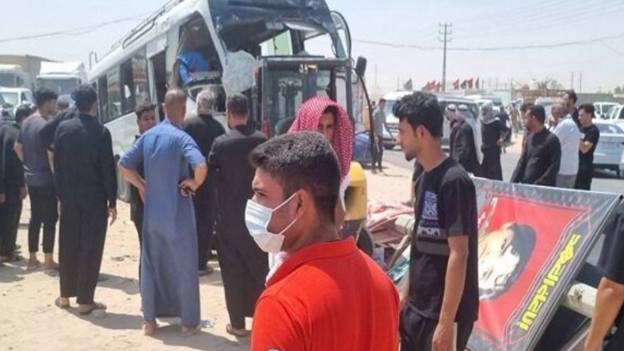 تصادف مینی‌بوس حامل زائران ایرانی در محور نجف به کربلا/ ۱۶ نفر مصدوم شدند