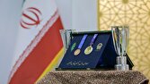 اهدای مدال قهرمانی ملی‌پوش فوتبال ساحلی کشور به موزه آستان قدس رضوی
