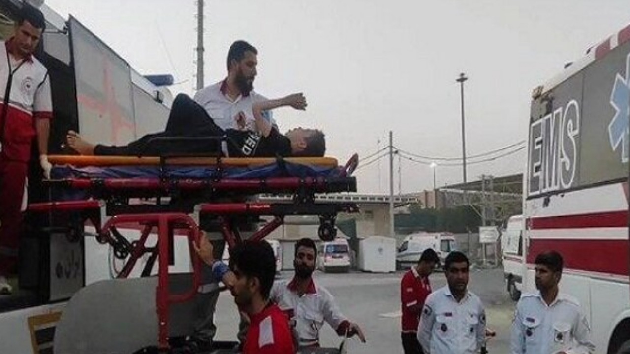 انتقال ۷ زائر مصدوم از نجف به مرز مهران توسط امدادگران هلال احمر