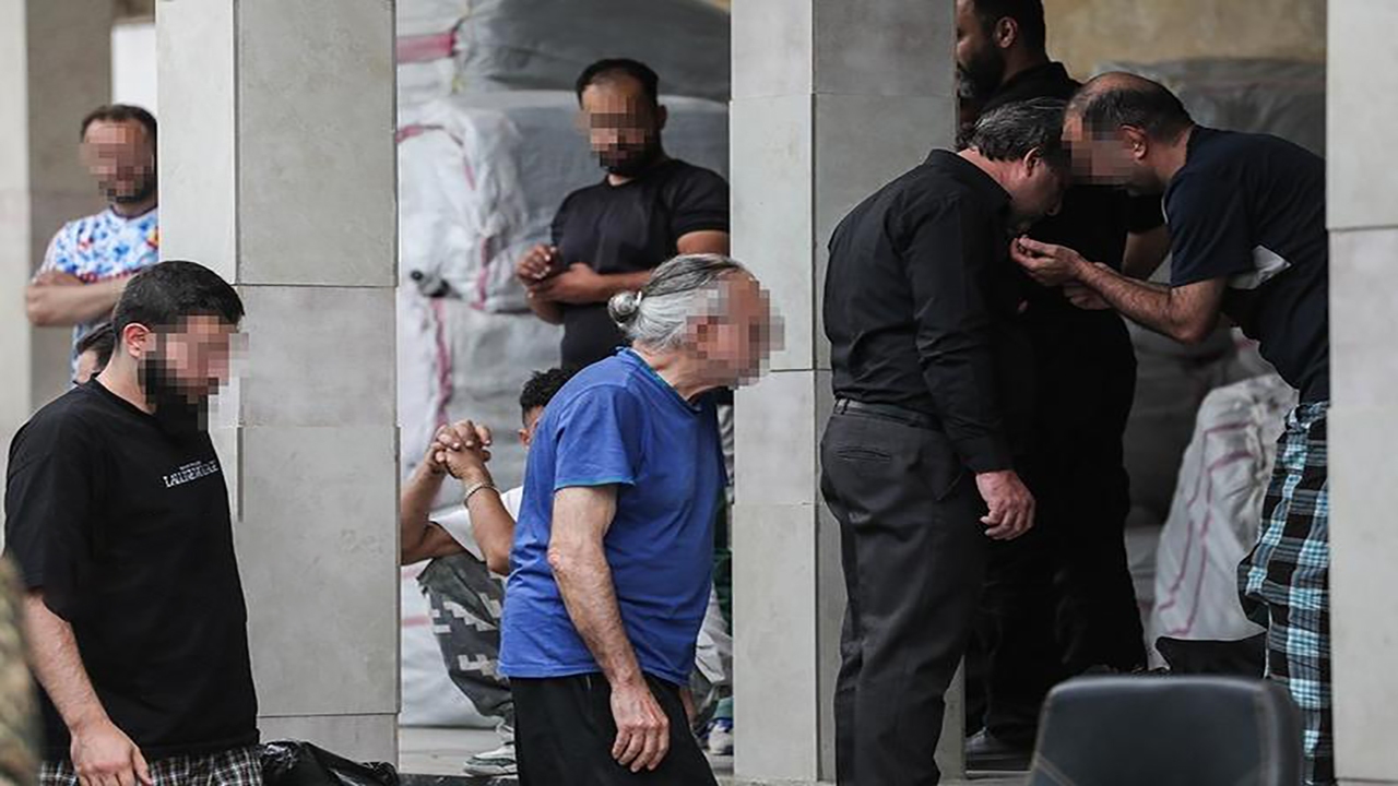 فیلم لحظه ورود تعدادی از زندانیان امنیتی به سالن اندرزگاه ۷ زندان اوین