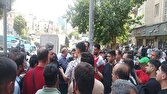 اعتراض هواداران پرسپولیس به نقل و انتقالات در مقابل ساختمان مالک