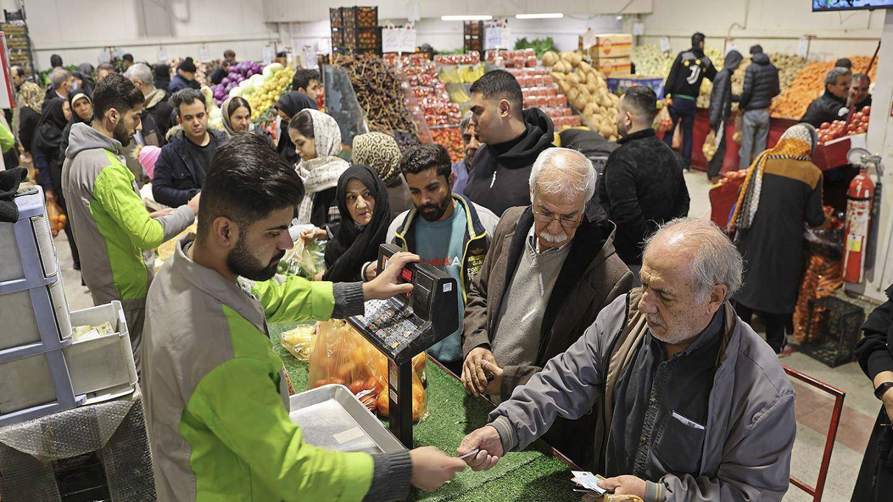 اختلاف قیمت ۳۷ درصدی میوه در میادین و بازار‌های میوه و تره بار به نسبت سطح شهر