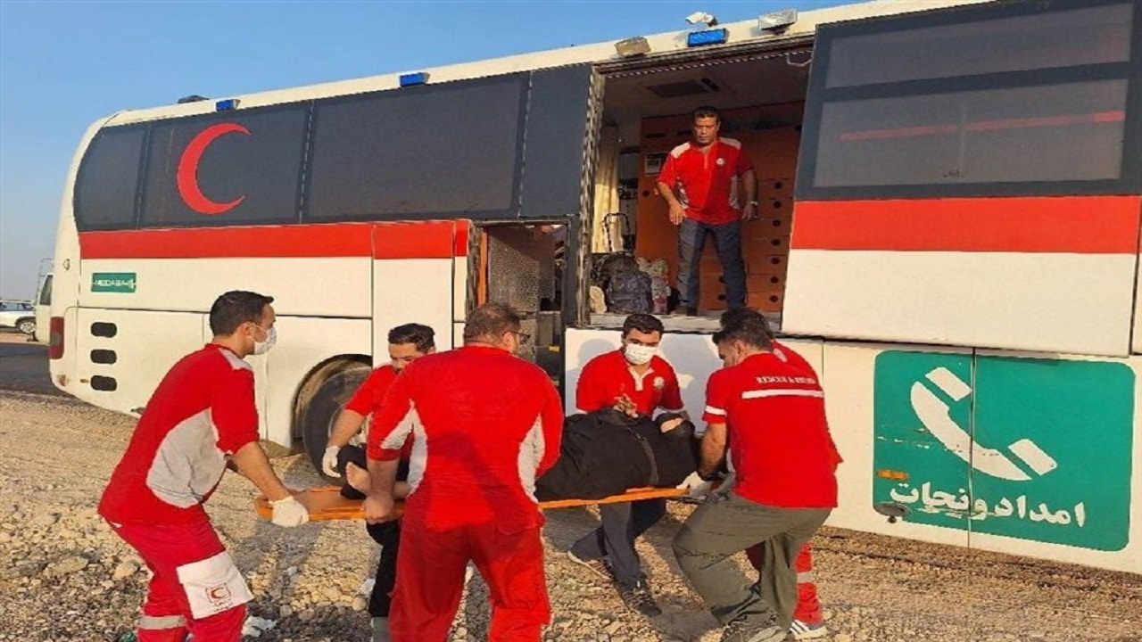 انحراف از جاده اتوبوس حامل زائران ایرانی/ ۴۳ نفر مصدوم شدند