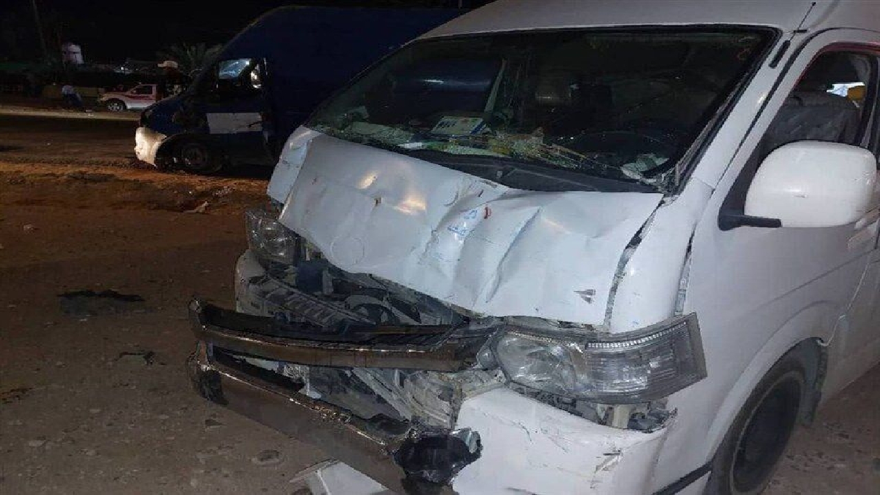 واژگونی خودرو ون/ ۱۲ زائر مصدوم شدند