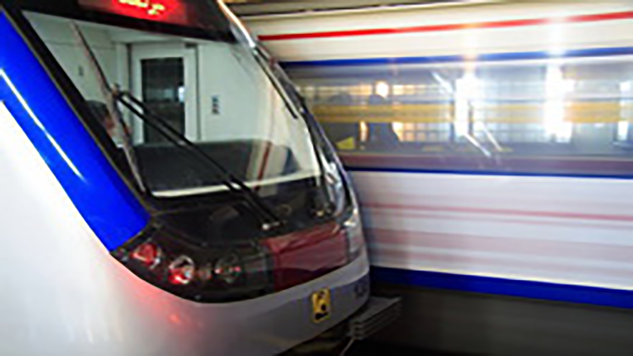 اختلال در خط ۵ مترو/ تیم‌های عملیاتی در حال رفع مشکل هستند