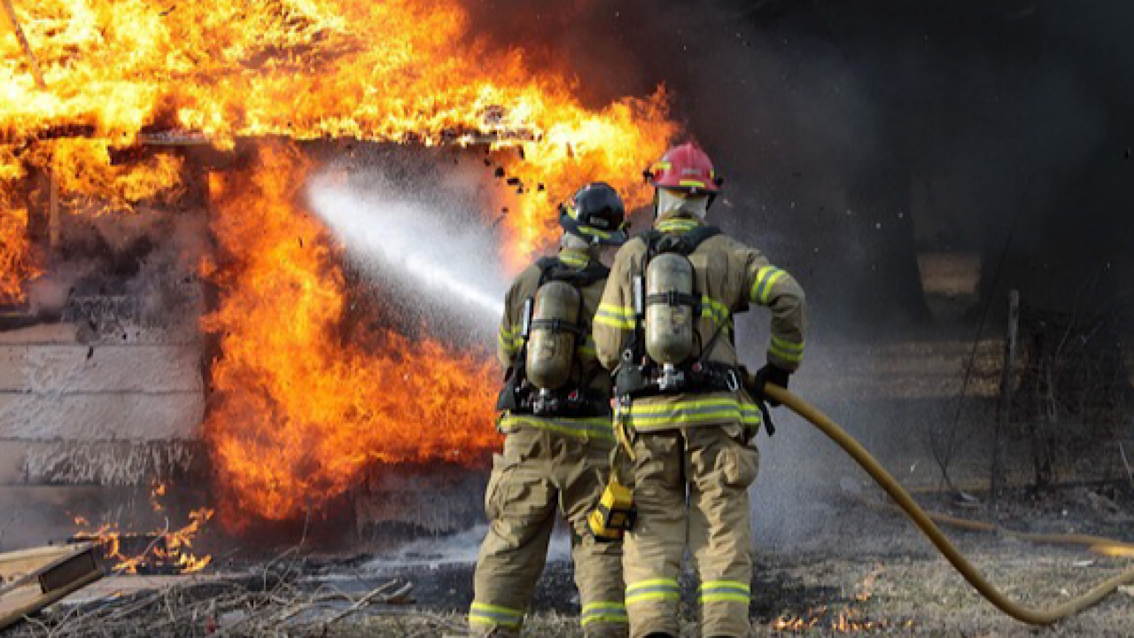 حریق گسترده در انبار مواد نفتی و روغنی در شهرری