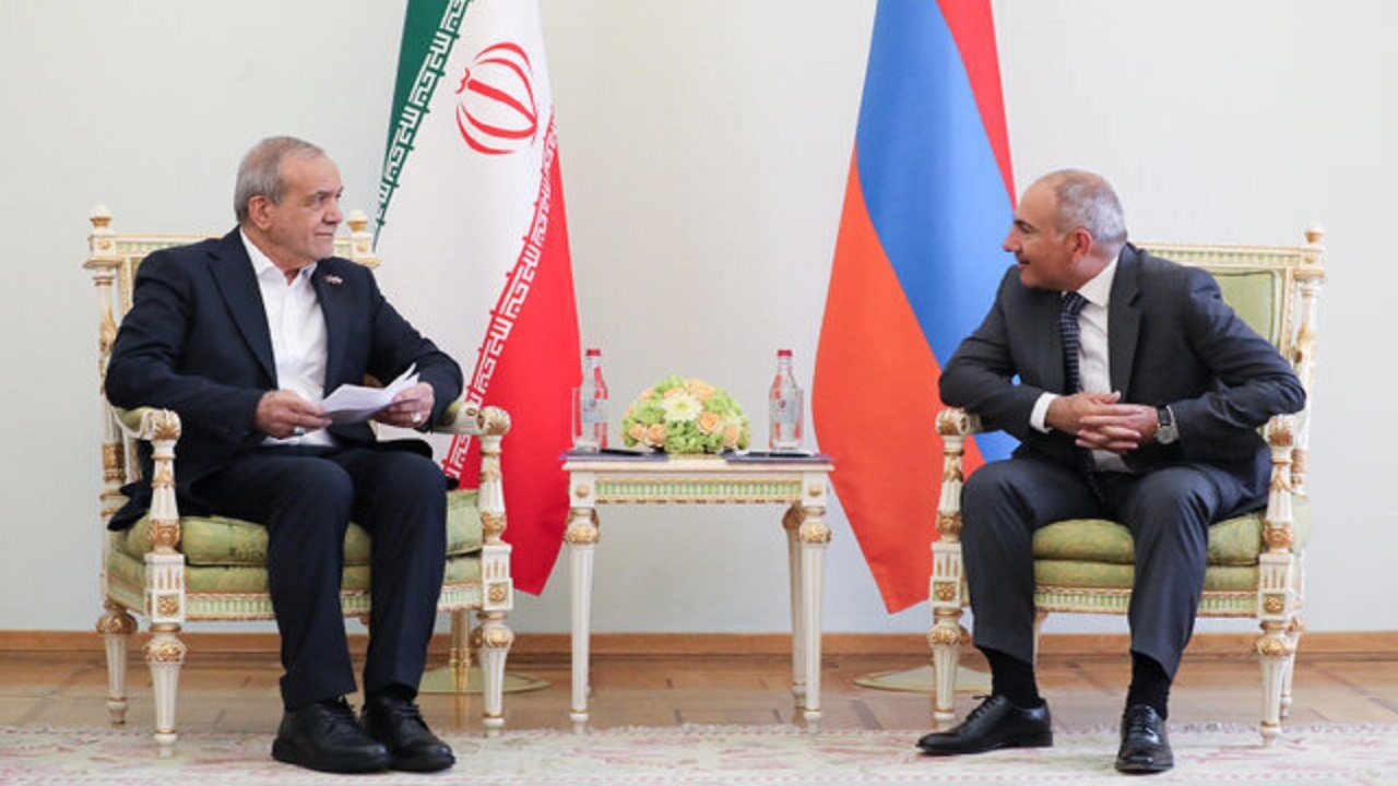 تاکید پاشینیان بر عدم تغییر مرزها در دیدار با رئیسجمهور کشورمان