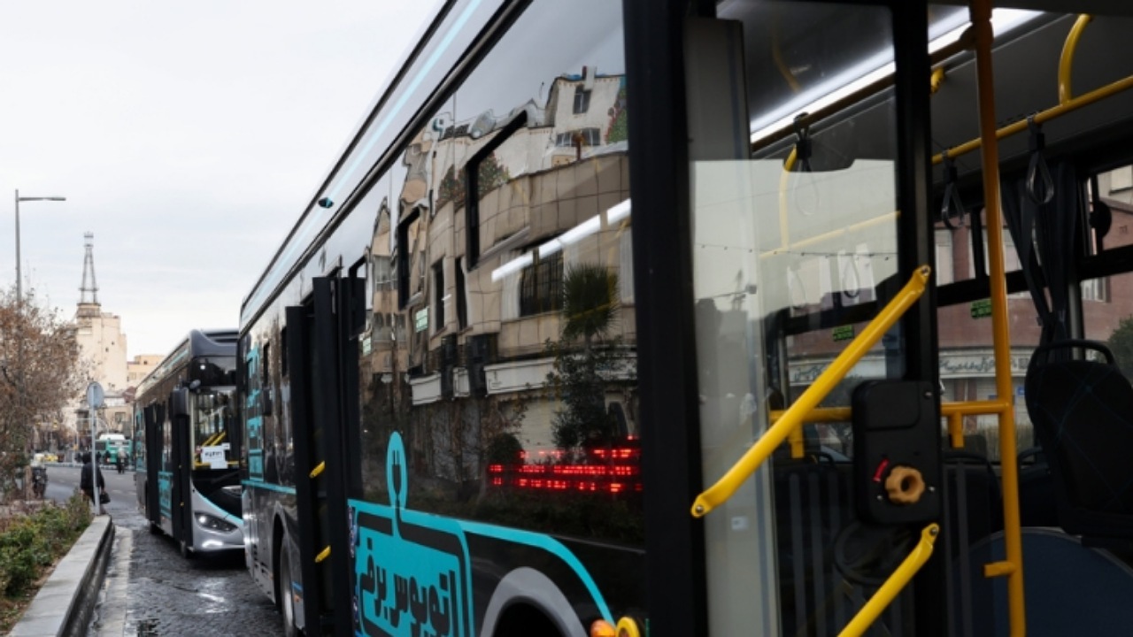 افزایش ناوگان اتوبوس‌های برقی، گامی مهم در کاهش آلودگی هوای تهران