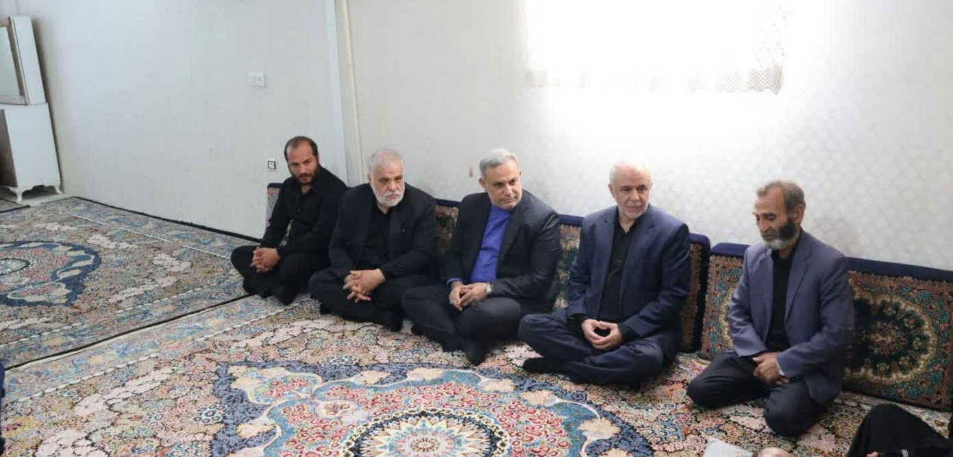 دیدار رئیس بنیاد شهید با خانواده شهدای دفاع مقدس ۱۲ روزه