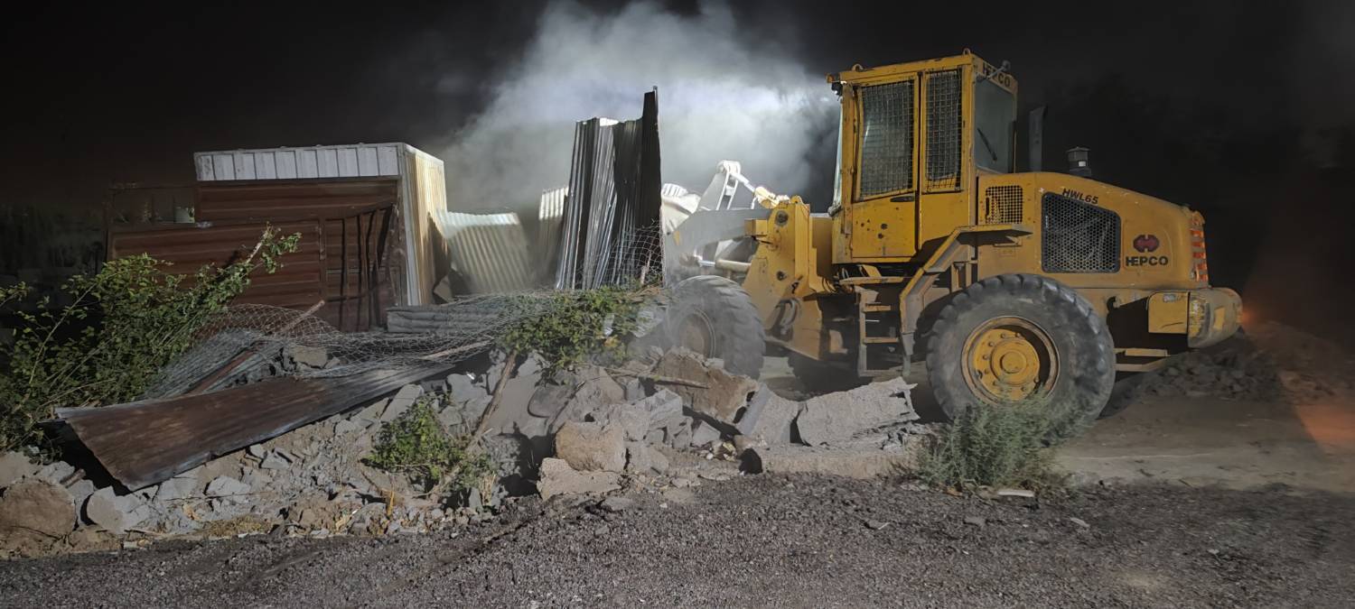 تخریب و آزاد سازی ۲ هزار متر بنای غیر مجاز از چنگال متصرفین