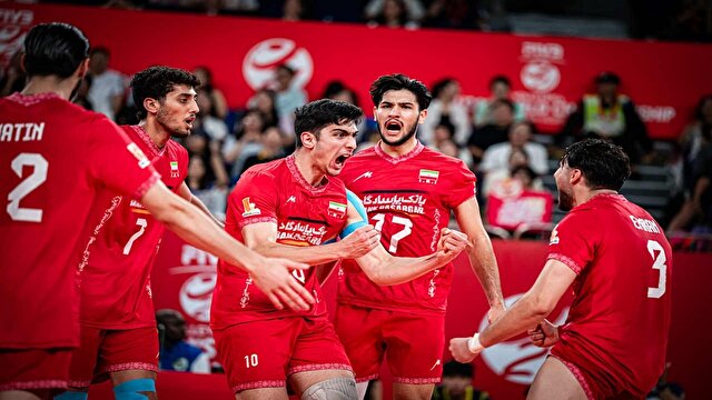 سلام نظامی تیم ملی والیبال پس از قهرمانی جهان به پرچم ایران + فیلم