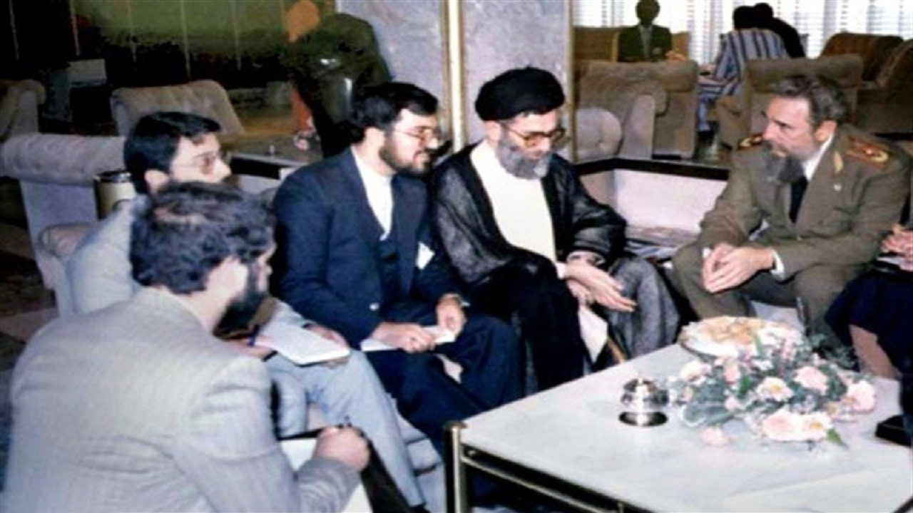 یک تصویر، یک روایت ۳/ دیدار کاسترو با آیتالله خامنهای