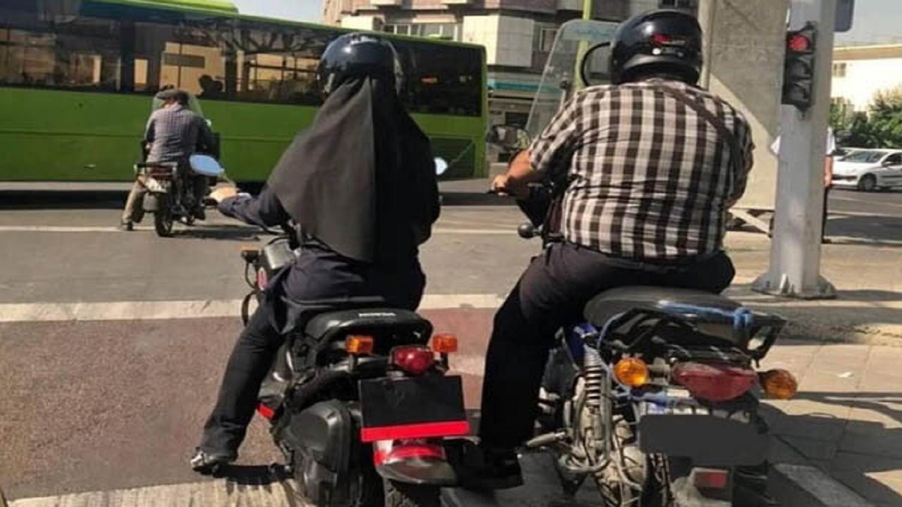 هشدار پلیس به بانوان موتورسوار؛ رانندگی بدون گواهینامه جرم است