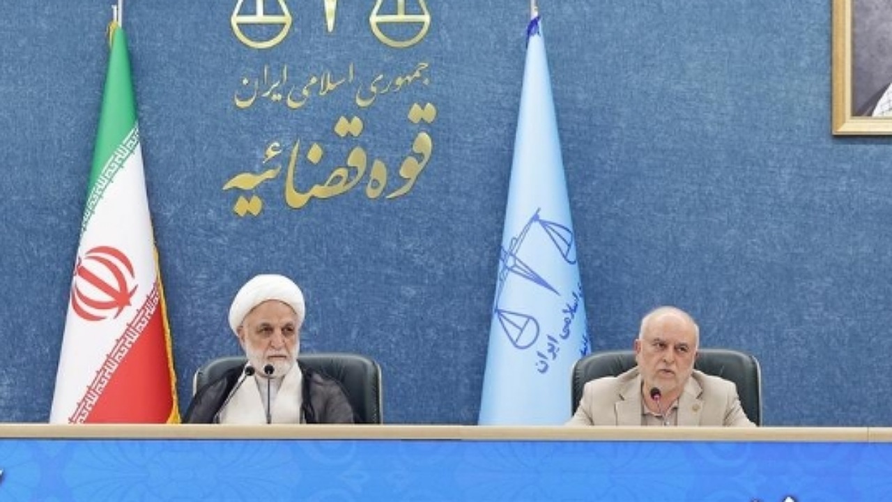 در ایجاد انحصار زور دولت و حکومت از بخش خصوصی بیشتر است