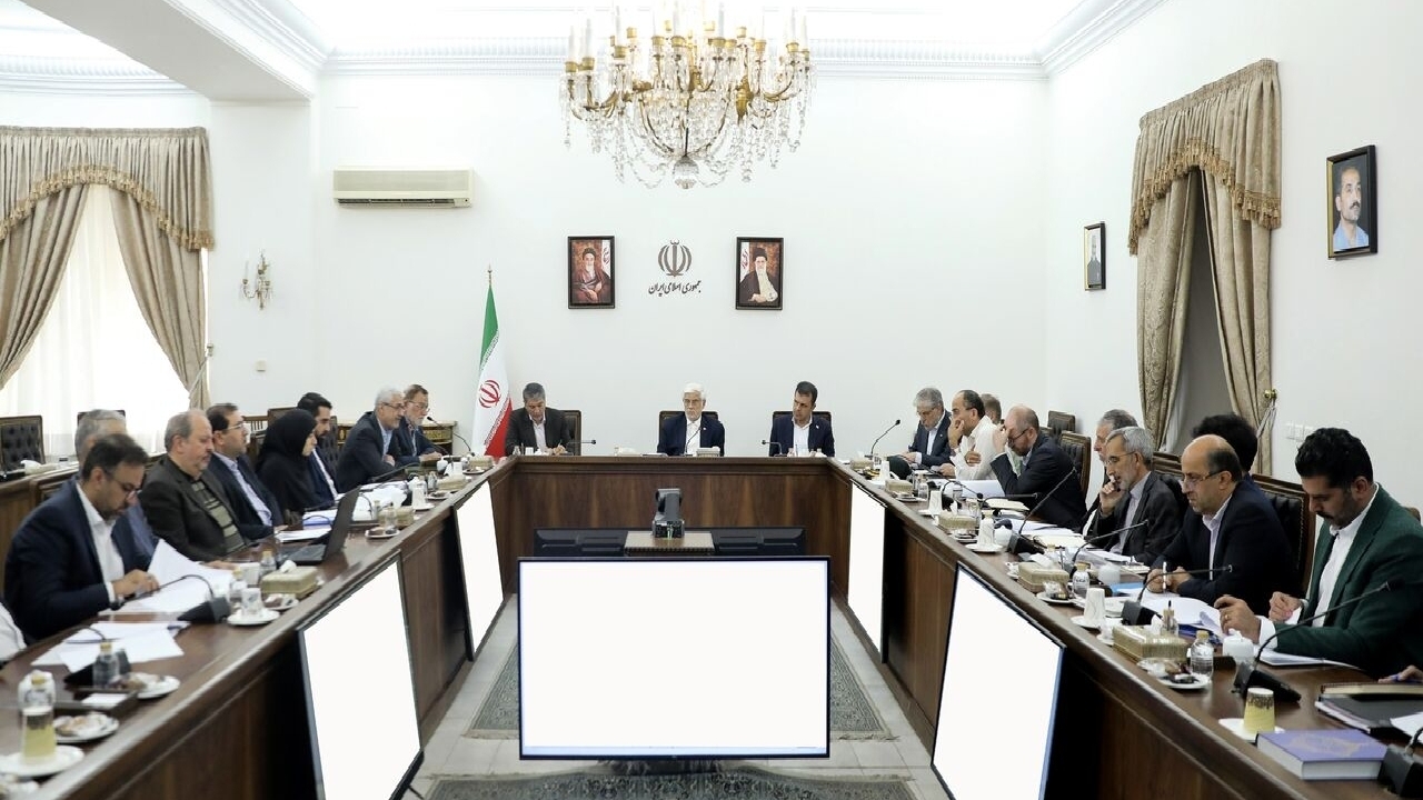عارف: برنامه دولت جبران عقبماندگی در حوزه فناوریهای نوین است
