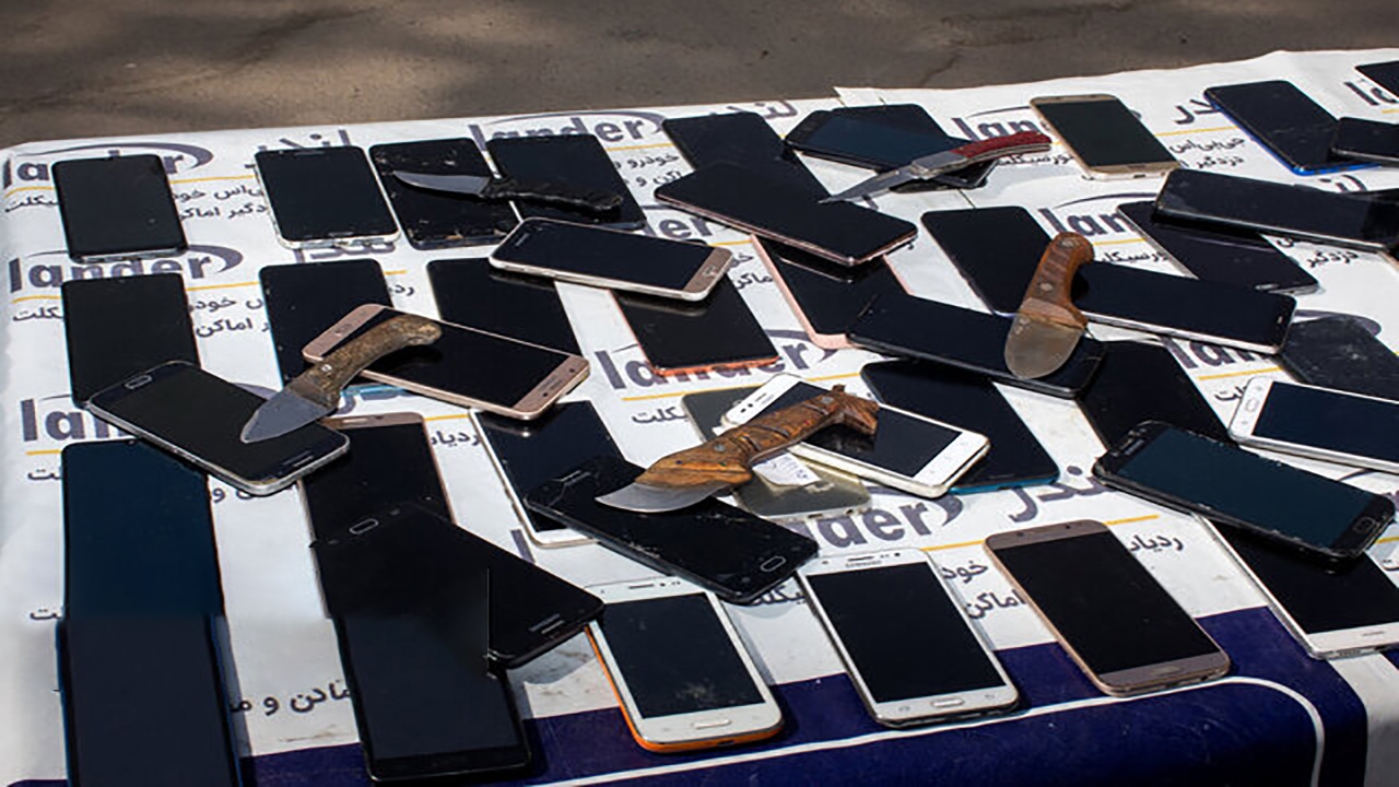 توصیه‌های پلیس برای پیشگیری از سرقت موبایل در معابر عمومی