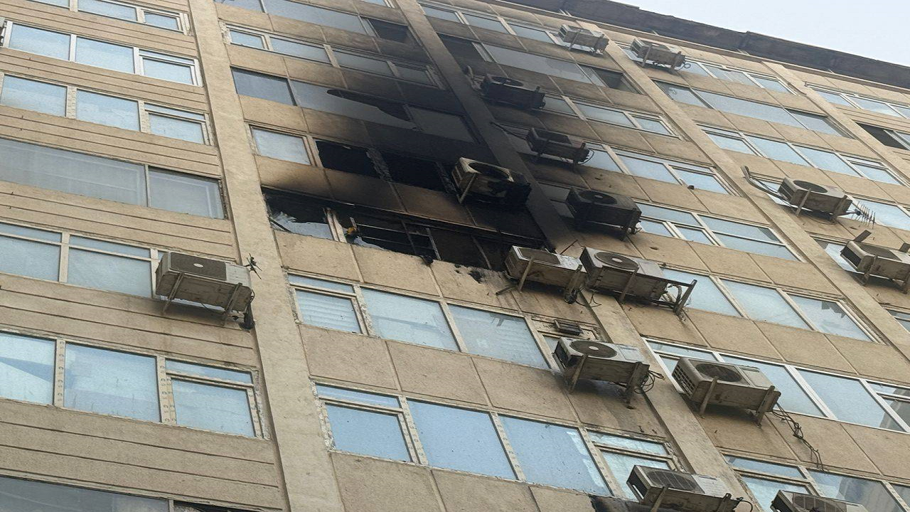 حریق یک ساختمان تجاری در خیابان جمهوری تهران