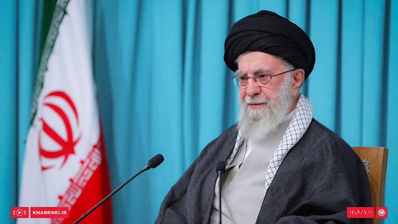رهبر انقلاب: مذاکره با دولت آمریکا هیچ سودی ندارد/ بمب هسته‌ای نداریم و نخواهیم داشت