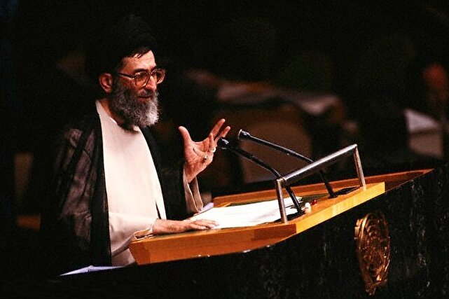 آیتالله خامنهای: زبان فارسی باید در سازمان ملل طنینانداز شود