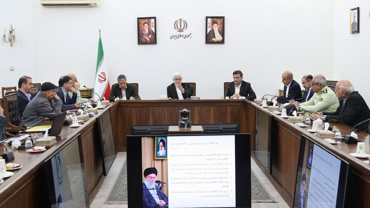 عارف: اجازه نمی‌دهیم با سفره مردم شوخی کنند/مردم از درگیری‌ها خسته شده‌اند