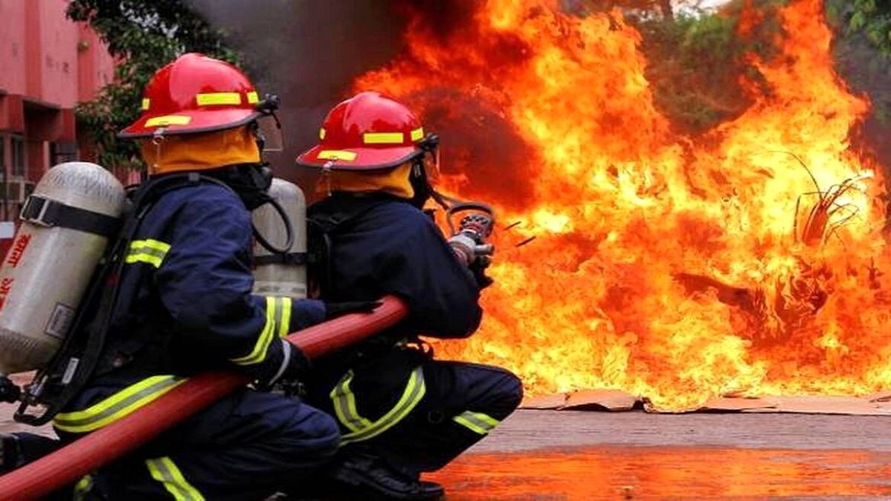 آتش‌سوزی در ساختمان ۱۲ طبقه ستارخان؛ ۳ نفر مصدوم و ۱۵ نفر نجات یافتند