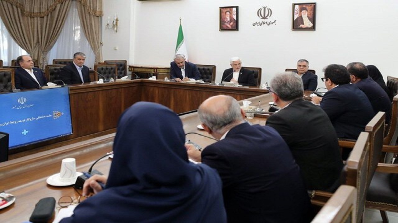 عارف: روسیه جایگاه مهمی در سیاست خارجی ایران دارد