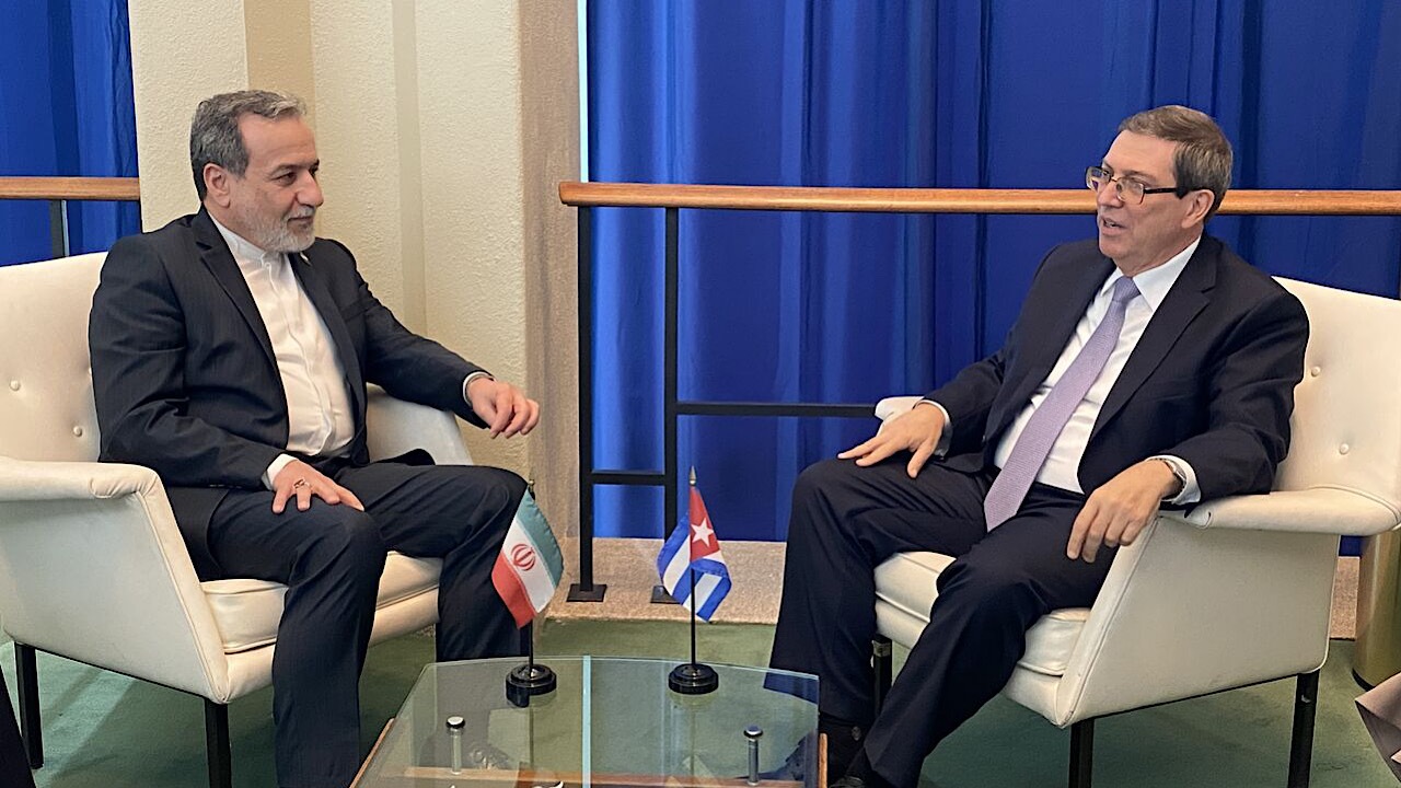 عراقچی با وزیر خارجه کوبا دیدار و گفت‌و‌گو کرد
